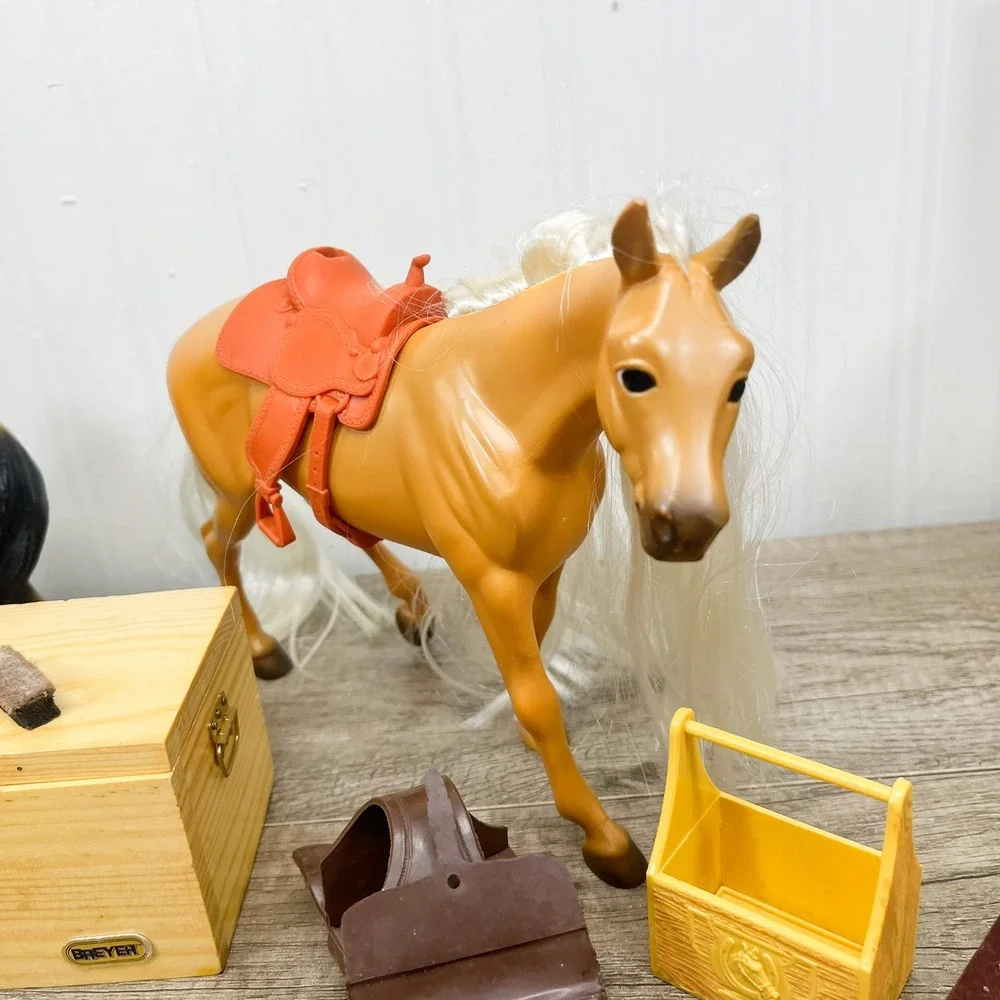 Breyer Reeves Horse Figure Lot with Wooden Tack Box Saddles Brushes Accessories